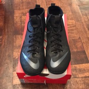 Nike soccer cleats size youth 5
